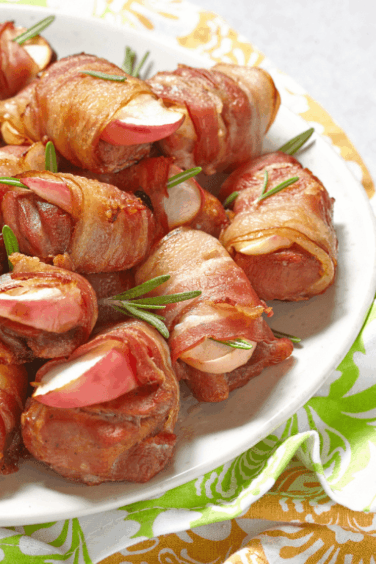 Golden Air Fryer Apple Cinnamon Bacon Bites with apples wrapped in crispy bacon