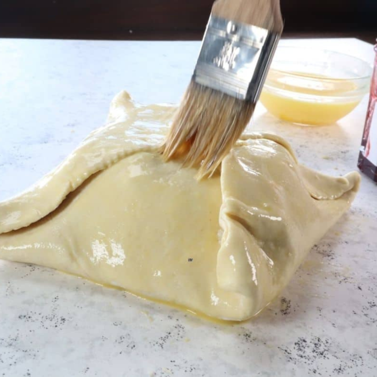 Air Fryer Baked Brie In Puff Pastry