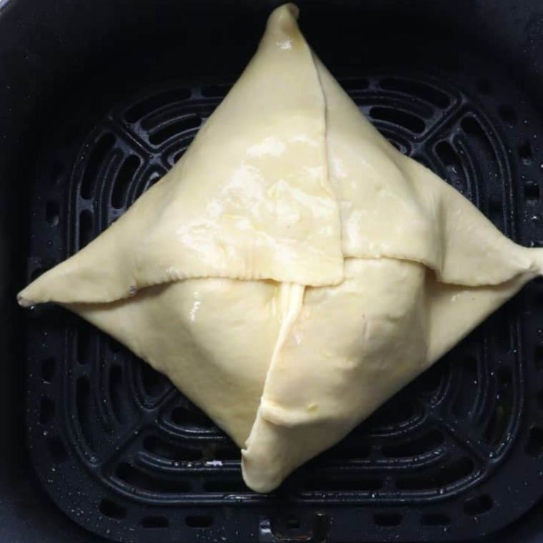 Air Fryer Baked Brie In Puff Pastry