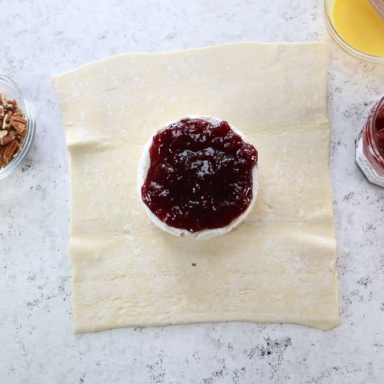 Air Fryer Baked Brie In Puff Pastry