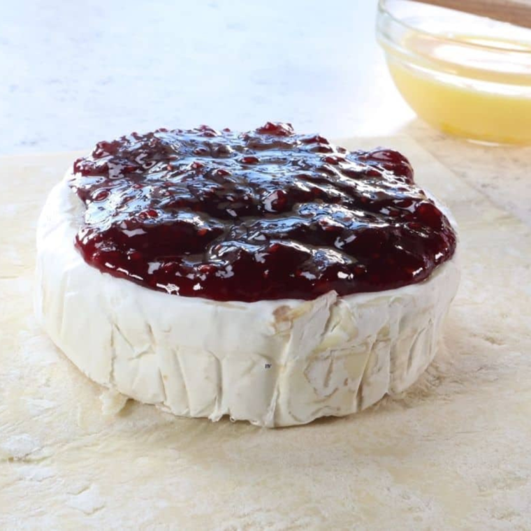 Air Fryer Baked Brie In Puff Pastry (9)