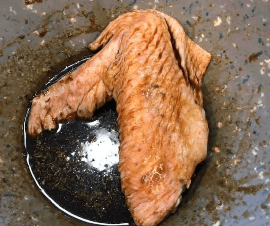 Preparation:
Start by cleaning the turkey wings thoroughly, removing any feathers or unwanted bits. Pat them dry using paper towels.
2. Brining (Optional but recommended for added flavor):
Combine 4 cups of water, 1/4 cup kosher salt, 1/4 cup brown sugar, 2 tablespoons apple cider vinegar, 2 tablespoons Worcestershire sauce, and 1 tablespoon liquid smoke (if you're not using already smoked wings) in a large container.
Add the turkey wings, ensuring they're submerged.
Refrigerate for at least 2 hours, preferably overnight, for the flavors to infuse.
3. Seasoning:
In a bowl, mix together 1 tablespoon smoked paprika, 1 tablespoon garlic powder, 1 tablespoon onion powder, 2 teaspoons black pepper, 1 teaspoon cayenne pepper, 1 teaspoon dried thyme, and 1 teaspoon dried oregano.
Remove the wings from the brine (if you used it) and pat dry. Rub them generously with the spice mix.
4. Air Frying:
Preheat your air fryer to 375°F (190°C) for about 5 minutes. If your air fryer doesn't have a preheat function, you can run it empty for 5 minutes.
Lightly coat or spray the turkey wings with olive oil or cooking spray to help them crisp up.
Place the wings in a single layer in the air fryer basket, ensuring they aren't overcrowded (you might need to cook in batches depending on the size of your fryer).
Cook for 25-30 minutes, turning the wings halfway through to ensure even cooking. They should be golden brown and have an internal temperature of at least 165°F (74°C).
5. Serving:
Once done, transfer them to a plate and let them rest for a few minutes. This helps in retaining their juiciness.
Garnish with freshly chopped parsley or cilantro if desired and serve with lemon or lime wedges on the side.