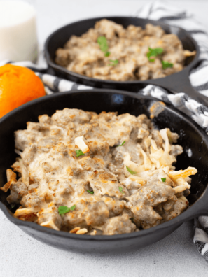 Air-Fryer-Sausage-Gravy-Breakfast-Skillet
