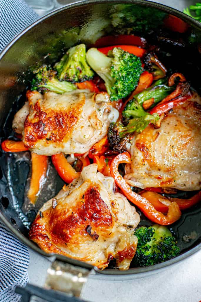 To reheat chicken thighs in an air fryer, set the air fryer to 400 degrees Fahrenheit and cook for eight minutes.