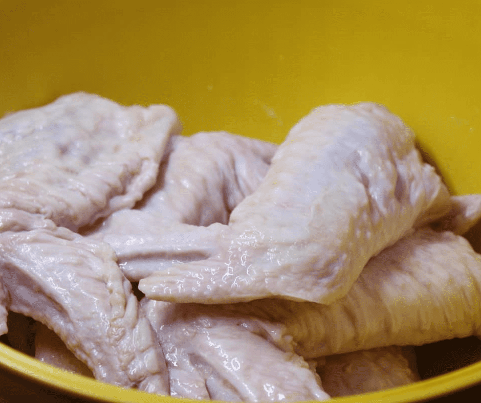 Preparation:
Start by cleaning the turkey wings thoroughly, removing any feathers or unwanted bits. Pat them dry using paper towels.
2. Brining (Optional but recommended for added flavor):
Combine 4 cups of water, 1/4 cup kosher salt, 1/4 cup brown sugar, 2 tablespoons apple cider vinegar, 2 tablespoons Worcestershire sauce, and 1 tablespoon liquid smoke (if you're not using already smoked wings) in a large container.
Add the turkey wings, ensuring they're submerged.
Refrigerate for at least 2 hours, preferably overnight, for the flavors to infuse.
3. Seasoning:
In a bowl, mix together 1 tablespoon smoked paprika, 1 tablespoon garlic powder, 1 tablespoon onion powder, 2 teaspoons black pepper, 1 teaspoon cayenne pepper, 1 teaspoon dried thyme, and 1 teaspoon dried oregano.
Remove the wings from the brine (if you used it) and pat dry. Rub them generously with the spice mix.
4. Air Frying:
Preheat your air fryer to 375°F (190°C) for about 5 minutes. If your air fryer doesn't have a preheat function, you can run it empty for 5 minutes.
Lightly coat or spray the turkey wings with olive oil or cooking spray to help them crisp up.
Place the wings in a single layer in the air fryer basket, ensuring they aren't overcrowded (you might need to cook in batches depending on the size of your fryer).
Cook for 25-30 minutes, turning the wings halfway through to ensure even cooking. They should be golden brown and have an internal temperature of at least 165°F (74°C).
5. Serving:
Once done, transfer them to a plate and let them rest for a few minutes. This helps in retaining their juiciness.
Garnish with freshly chopped parsley or cilantro if desired and serve with lemon or lime wedges on the side.