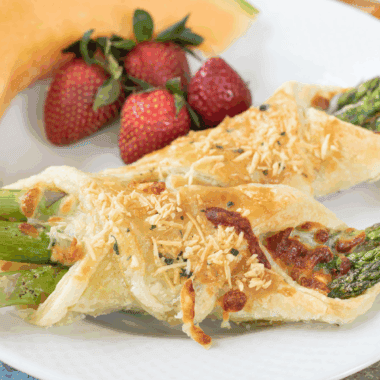 Air Fryer Asparagus Puff Pastry Bundles