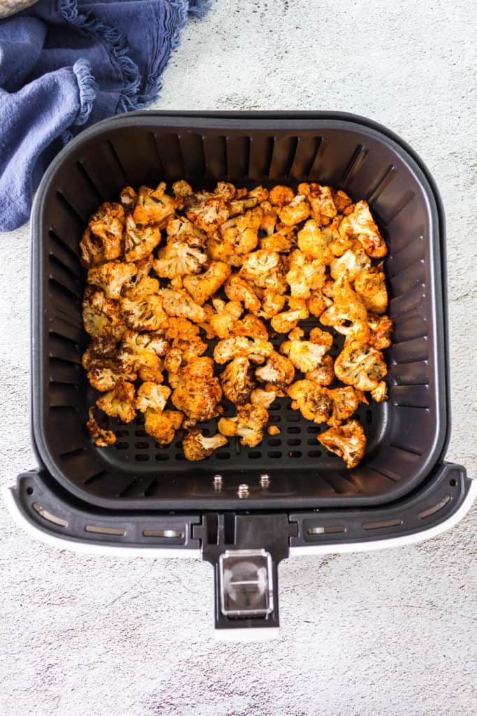 Image of the air fryer set to the cooking temperature and time for cauliflower.