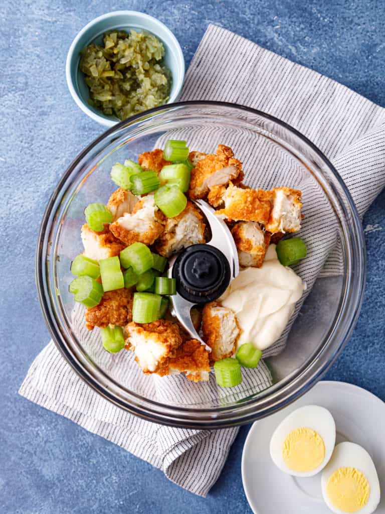  Place the ingredients into the blender, or food processor.