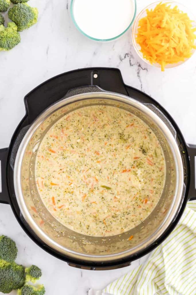 https://trendy-home1.info/instant-pot-copycat-paneras-broccoli-and-cheddar-soup/