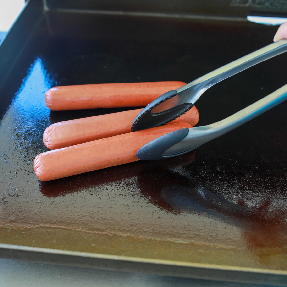 blackstone griddle hot dogs