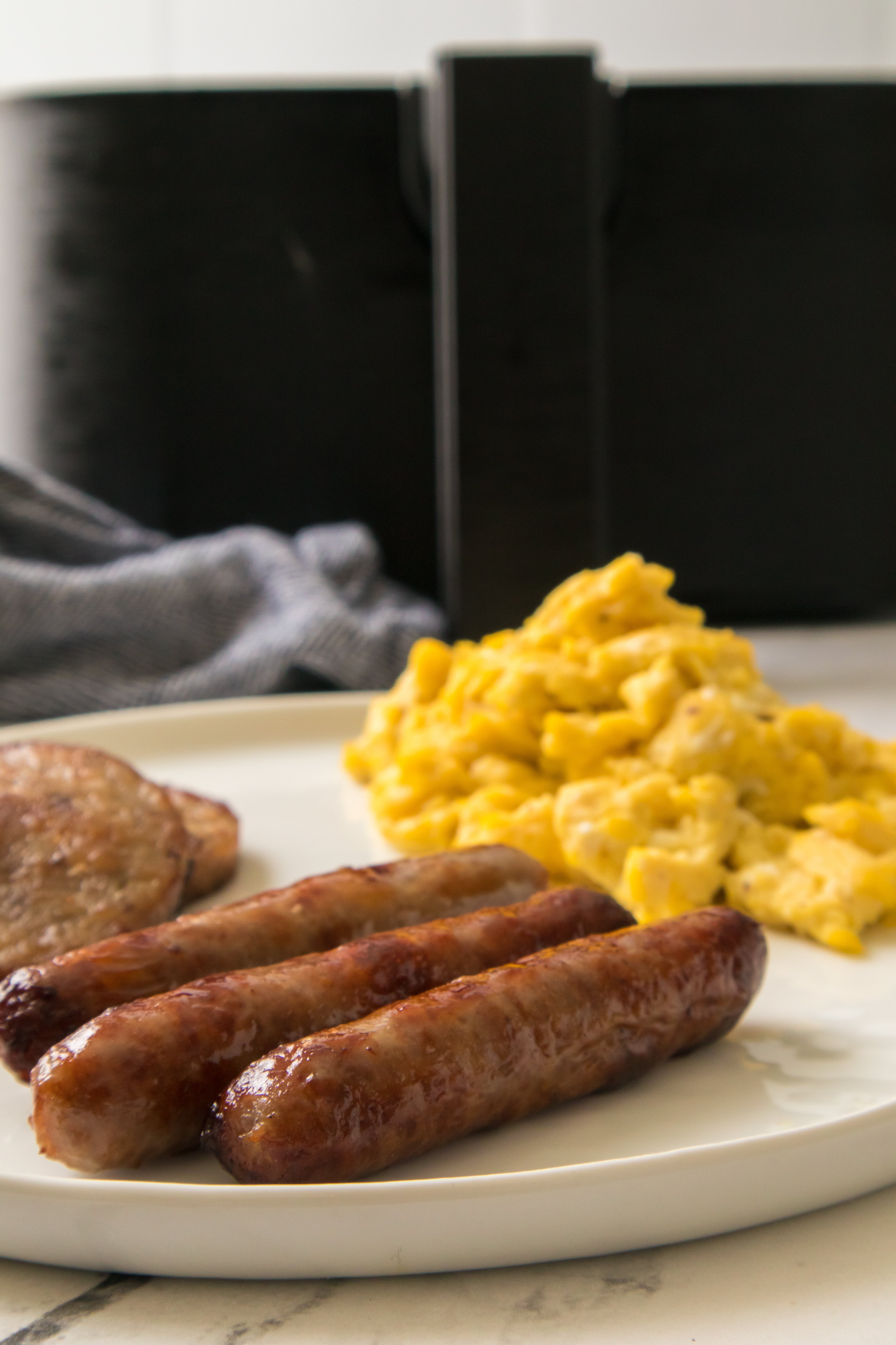 Jimmy Dean breakfast sausage patties are known for their deliciously spiced flavor and are incredibly easy to heat at home. If you can't find them at the store, don't worry—here’s a simple homemade version you can make from scratch. Follow these step-by-step instructions to recreate the iconic Jimmy Dean sausage patties in your own kitchen!