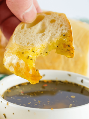 Copycat Carrabba's Bread Dipping Oil