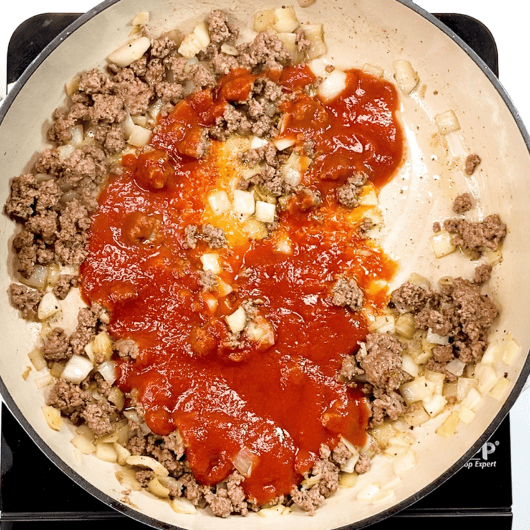Filling Preparation:
In a skillet over medium heat, cook the ground beef or turkey, breaking it apart as it browns.
Add the onions and garlic to the pan and sauté until translucent.
Add the cumin, oregano, salt, and pepper, followed by the diced tomatoes, tomato paste, green olives, and raisins. Stir well.
Pour in the stock and white wine (if using) and let the mixture simmer until the liquids have reduced a bit. The filling should be moist but not overly liquid.
Stir in the cooked rice, making sure everything is well combined. Taste and adjust the seasonings if necessary.
