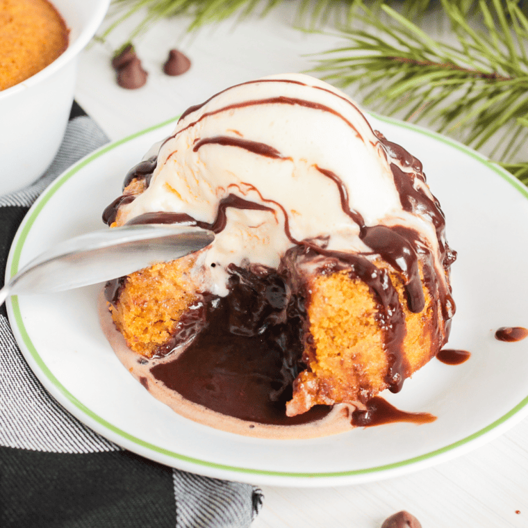 air fryer pumpkin lava cake