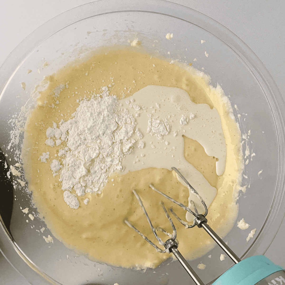 Mixing the cheesecake ingredients in the mixing bowl.