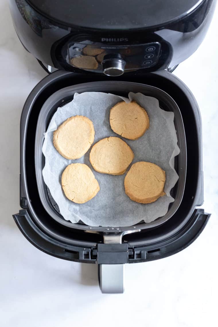 https://trendy-home1.info/air-fryer-homemade-three-ingredient-peanut-butter-cookies/