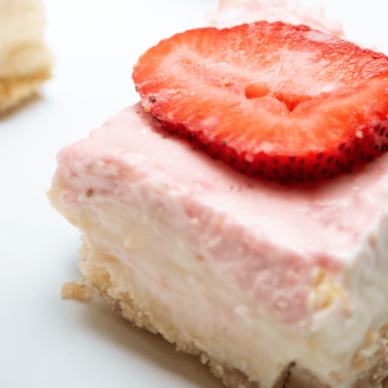 air fryer strawberry cheesecake bars
