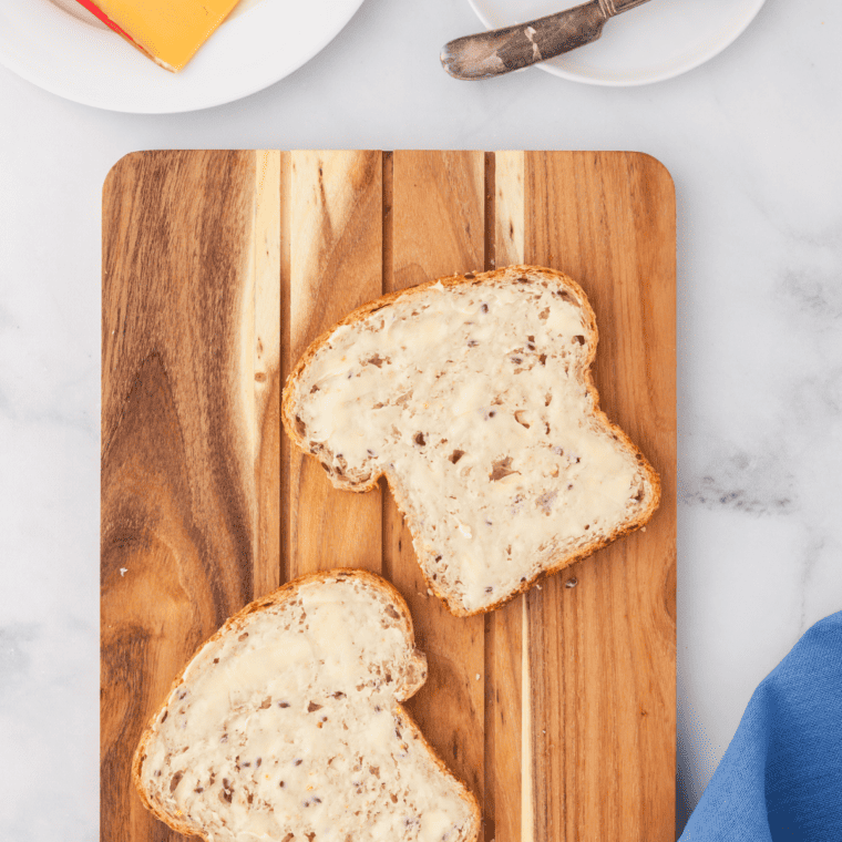 Air Fryer Bacon And Egg Sandwich