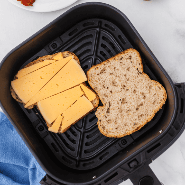 Air Fryer Bacon And Egg Sandwich