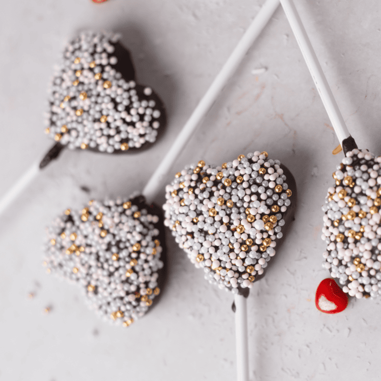 Easy Valentine's Day Cake Pops