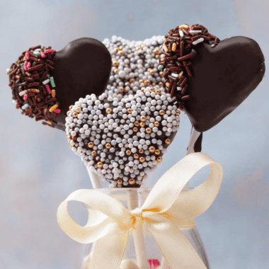 Easy Valentine's Day Cake Pops