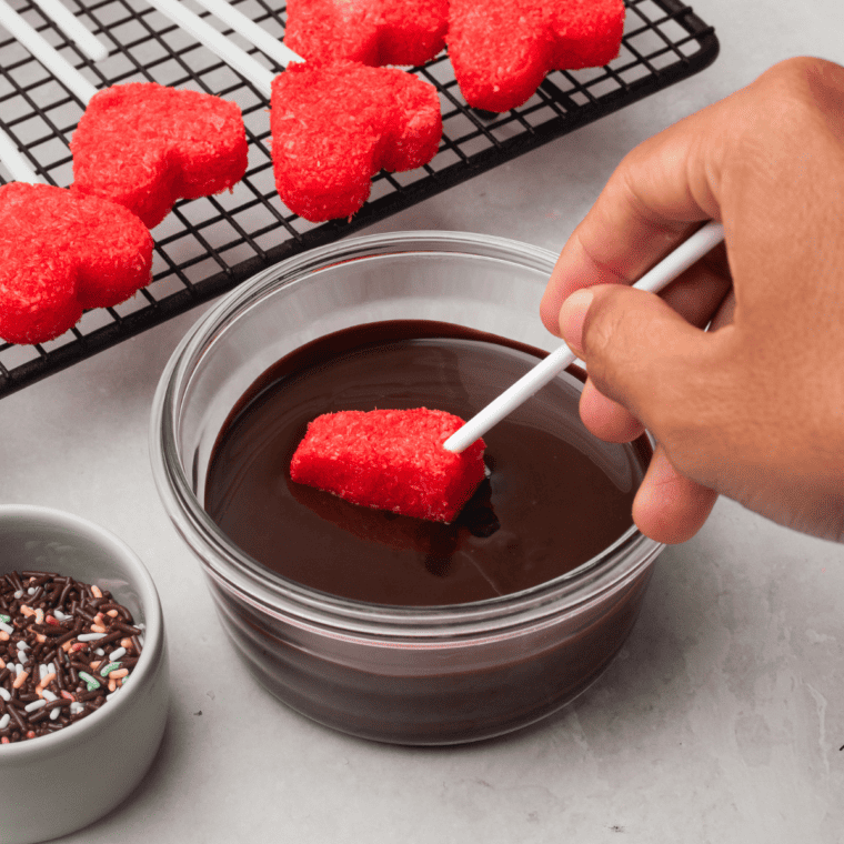 Easy Valentine's Day Cake Pops