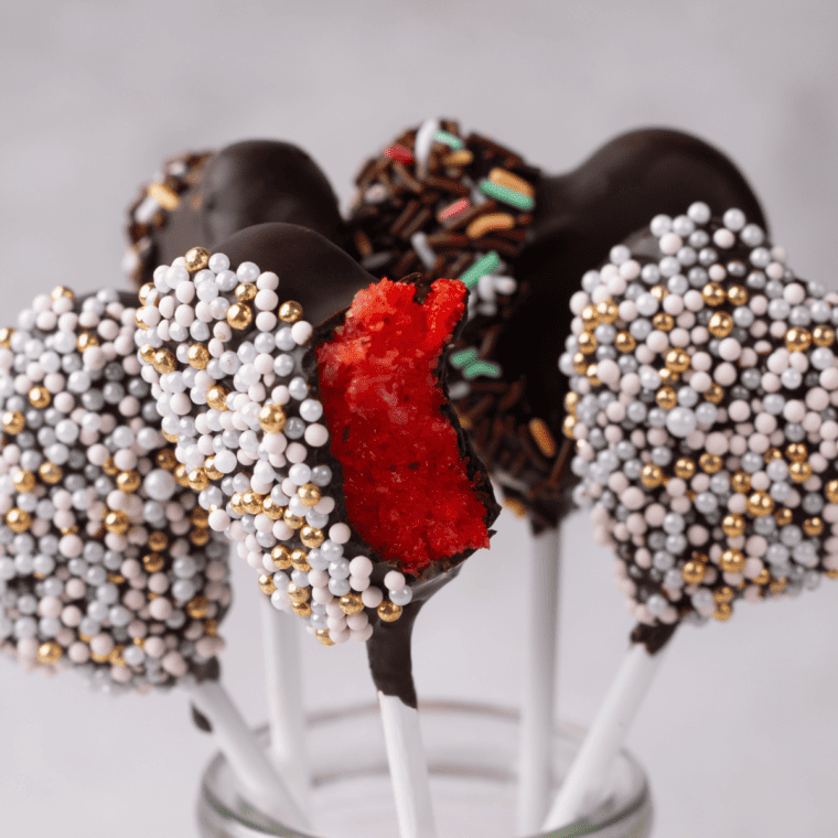 Easy Valentine's Day Cake Pops