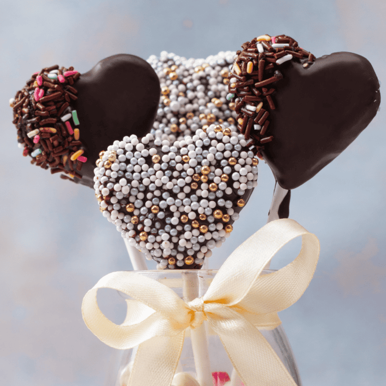 Easy Valentine's Day Cake Pops