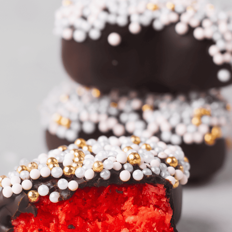 Easy Valentine's Day Cake Pops