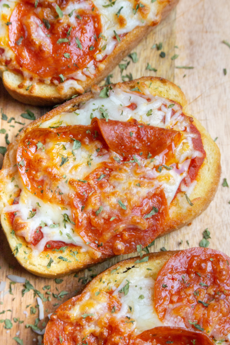 Air Fryer Garlic Bread Pizza Toast