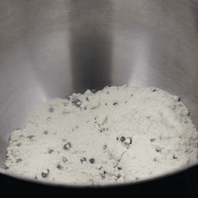Making muffins from mix in the air fryer is incredibly simple and convenient. Here's how to do it: