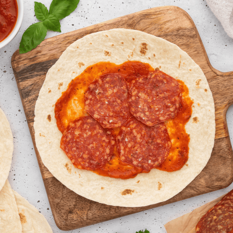 Spread the pizza sauce, over the tortilla an then add the pepperoni.