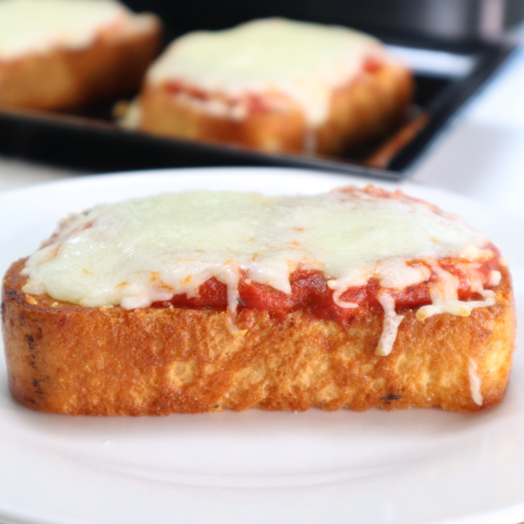 Air Fryer Garlic Bread Pizza Toast