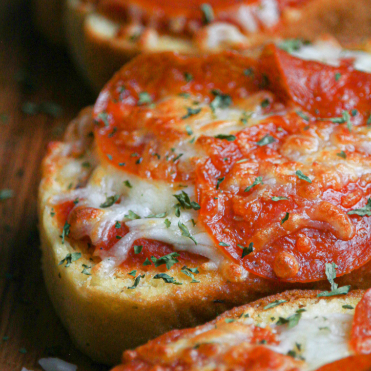 Air Fryer Garlic Bread Pizza Toast
