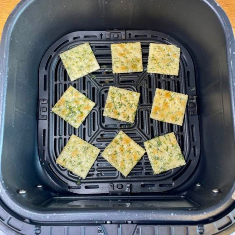 Air Fryer Dill Pickle Saltines