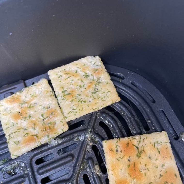Air Fryer Dill Pickle Saltines
