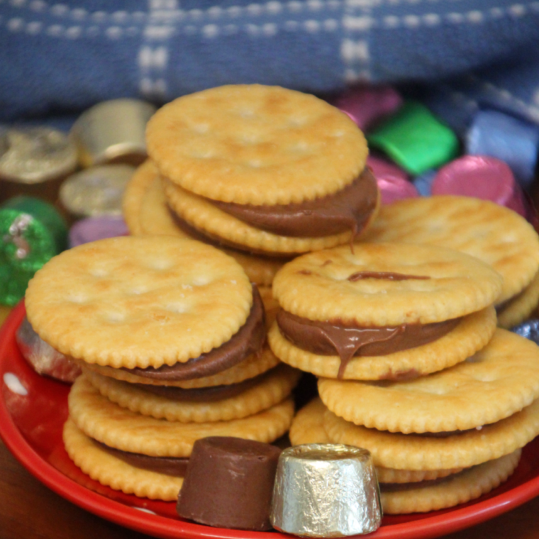 Air Fryer Rolo Stuffed Ritz Crackers