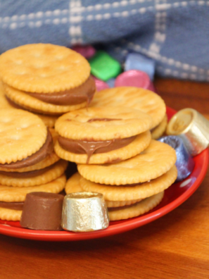Air-Fryer-Rolo-Stuffed-Ritz-Crackers