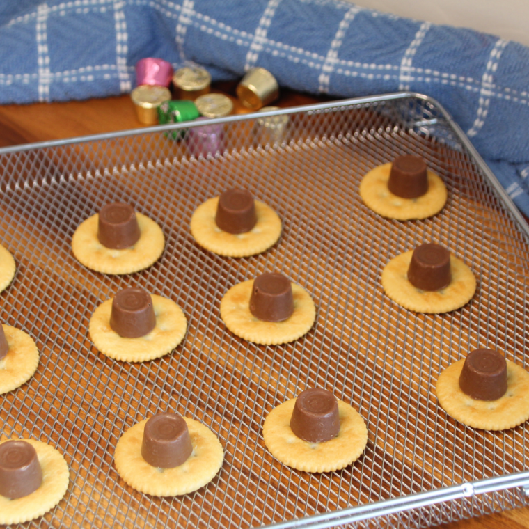 Air Fryer Rolo Stuffed Ritz Crackers