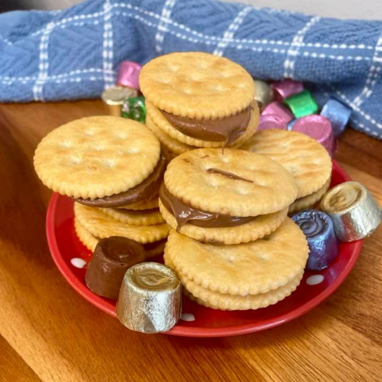 Air Fryer Rolo Stuffed Ritz Crackers