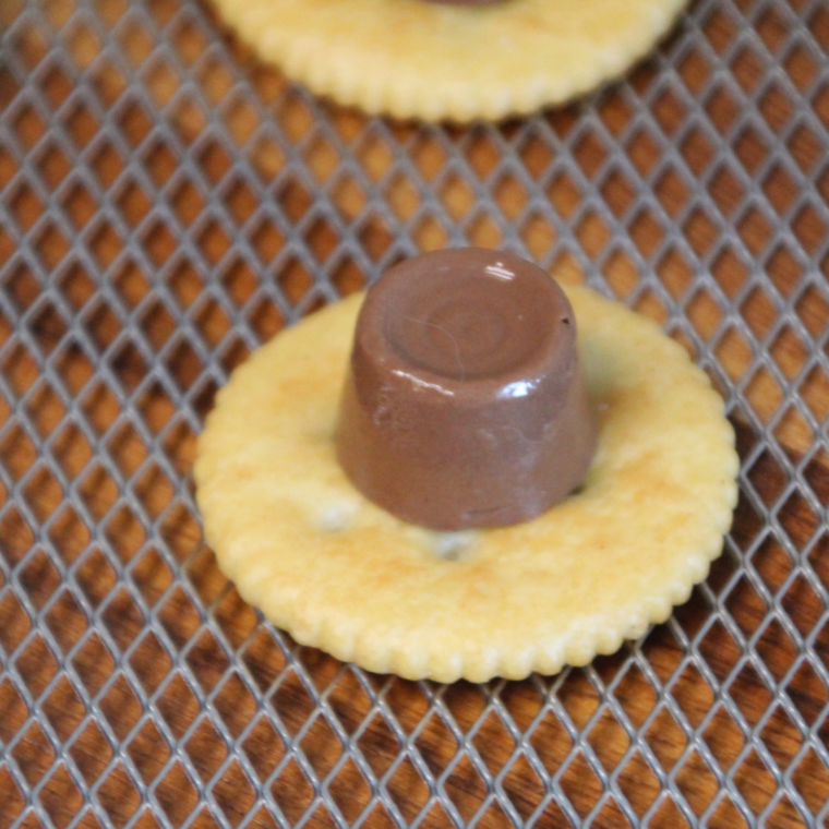 Air Fryer Rolo Stuffed Ritz Crackers