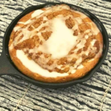 air-fryer-cinnamon-roll-cake