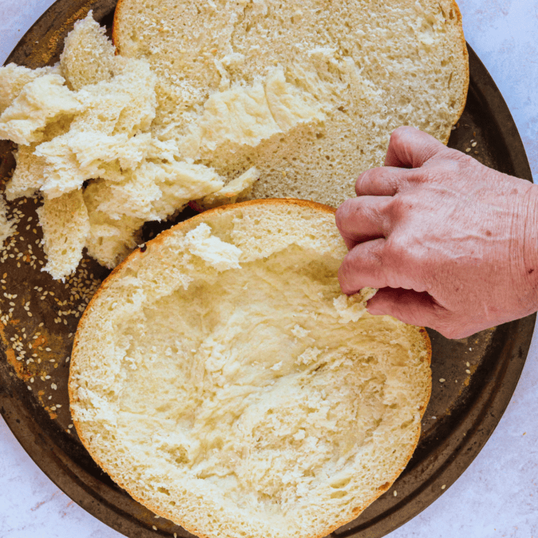 Cut the bread in half, to add the fillings, depending on the size of the bread, remove the stuffing.