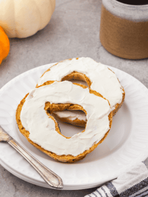 Air-Fryer-Pumpkin-Bagels