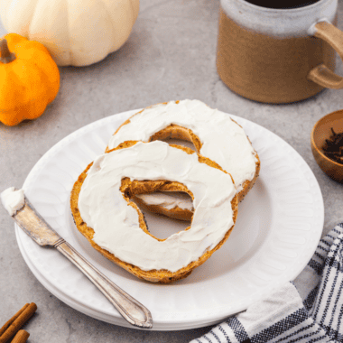 Air-Fryer-Pumpkin-Bagels