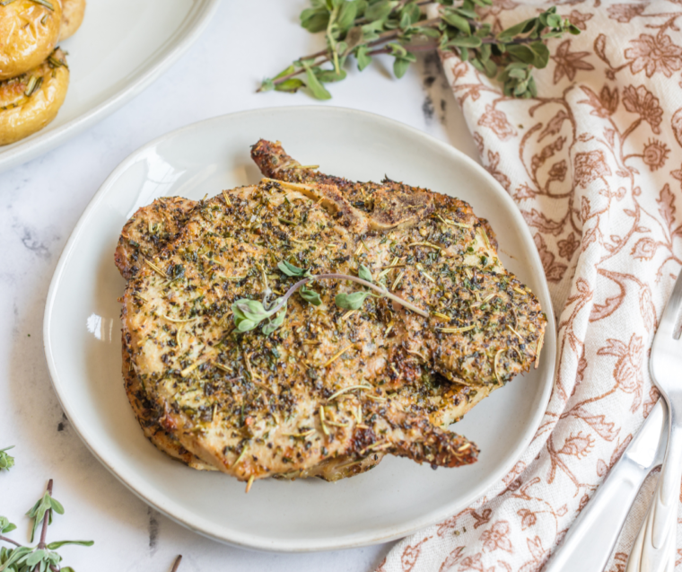 Air fryer reheating pork chops to achieve juicy, tender, and crispy leftovers