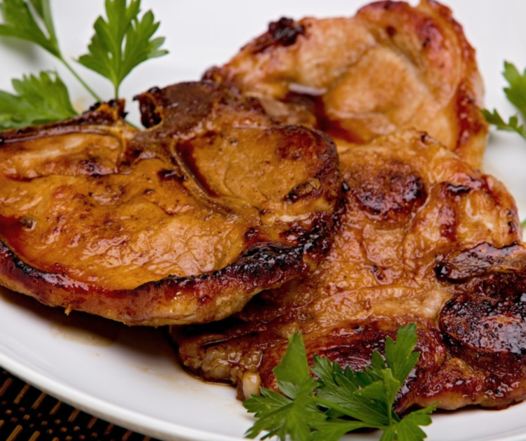 Air fryer reheating leftover pork chops to stay juicy and crispy