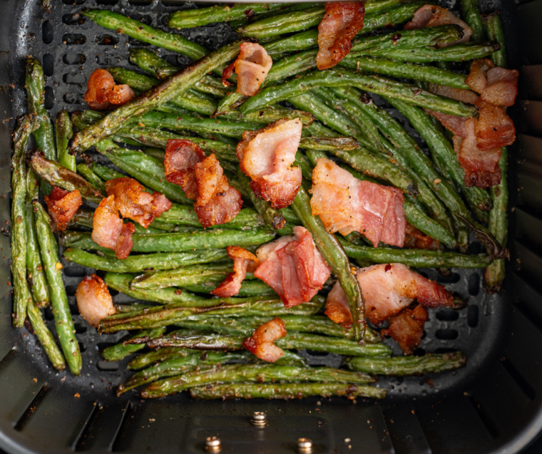 Crispy, golden brown air-fried green beans mixed with crispy bacon bits.