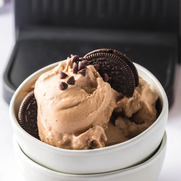 Bowl of Ninja Creami Mocha Cookie Crumble Ice Cream topped with crumbled cookies and a rich mocha swirl.