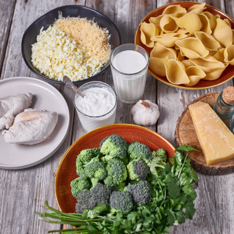 Ingredients for Longhorn Steakhouse broccoli: fresh florets, butter, garlic, salt, pepper, and lemon.